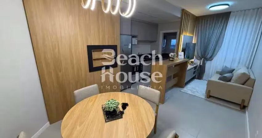 Apartamento mobiliado e decorado sendo um dormitorio, no centro de tramandaí