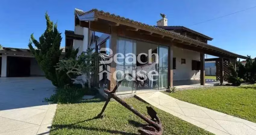 Casa lindissa  e luxuosa localizada em nova tramandai com vista para o mar!!
