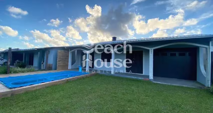 Casa glamurosa localizada na nova tramandaí, a 450m do mar!!