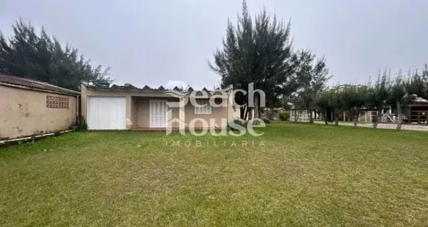 Casa com 2 terrenos de esquina a 600 metros do mar em tramandaí sul