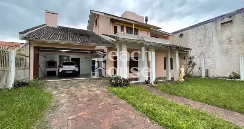 Exclusividade à beira mar! lindo sobrado bem amplo e espaçoso,  perfeito para quem tem familia grande!! e muito bem localizado no bairro de nova tramandaí!!!