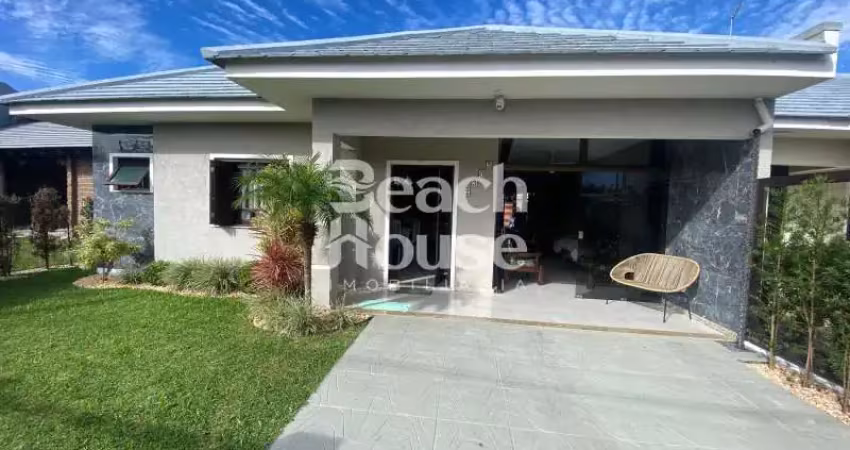 Excelente casa em nova tramandaí – com placa solar, semi mobiliada e pergolado estiloso para seus momentos de lazer !!!