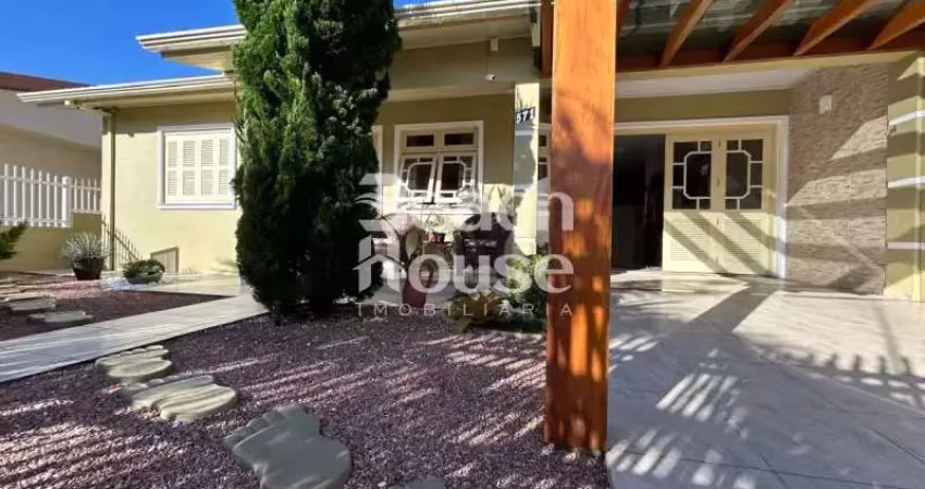 Ótima casa ,com  padrão  excelente de construção com belíssimo anexo,em tramandaí sul