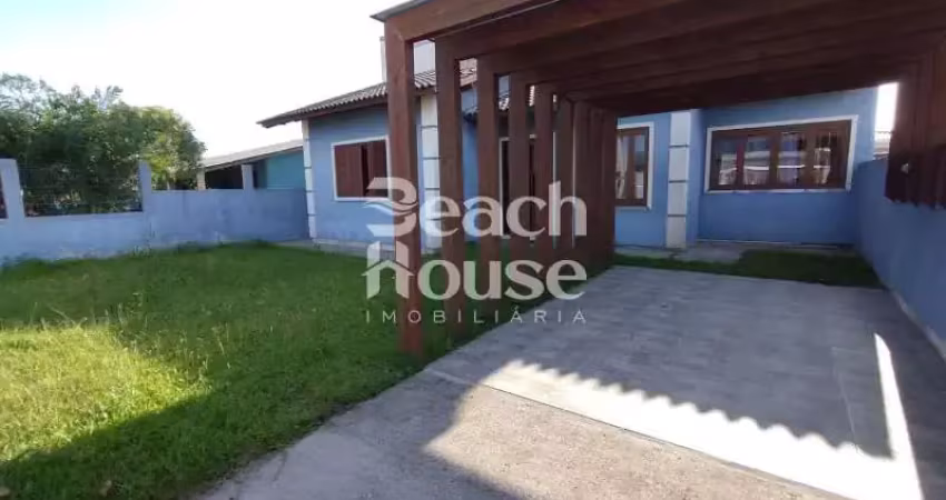 Casa com 3 dormitórios um deles com suíte, perto do centrinho de nova tramandaí
