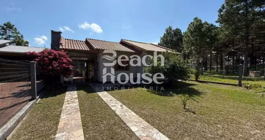Linda casa com 2 quartos, muito bem localizada no bairro aldeia da lagoa !!!