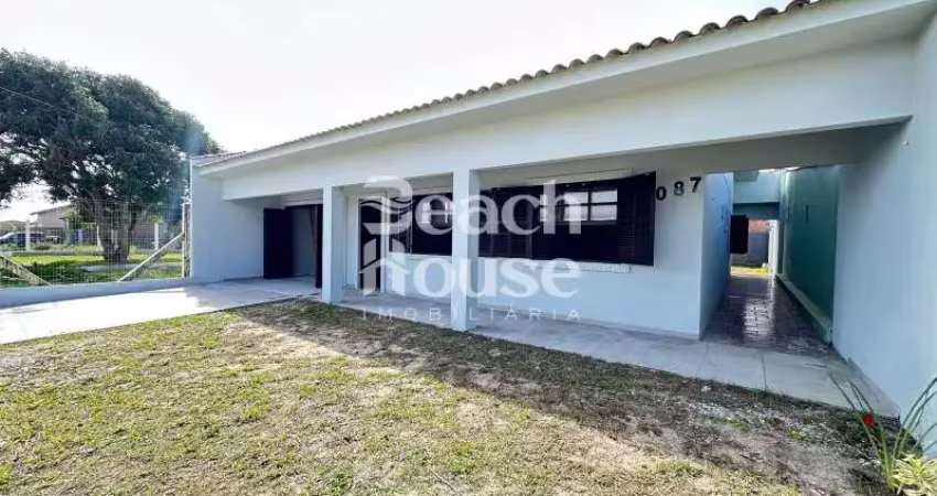 Casa agaradavel  com 3 dormitorios no bairro presidente no imbe, 600m do mar!