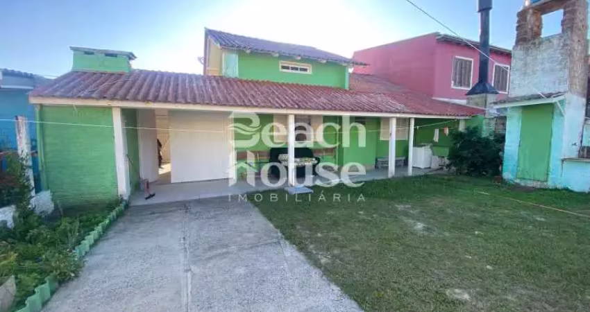 Casa linda e espaçosa  localizada no bairro jardim beira mar