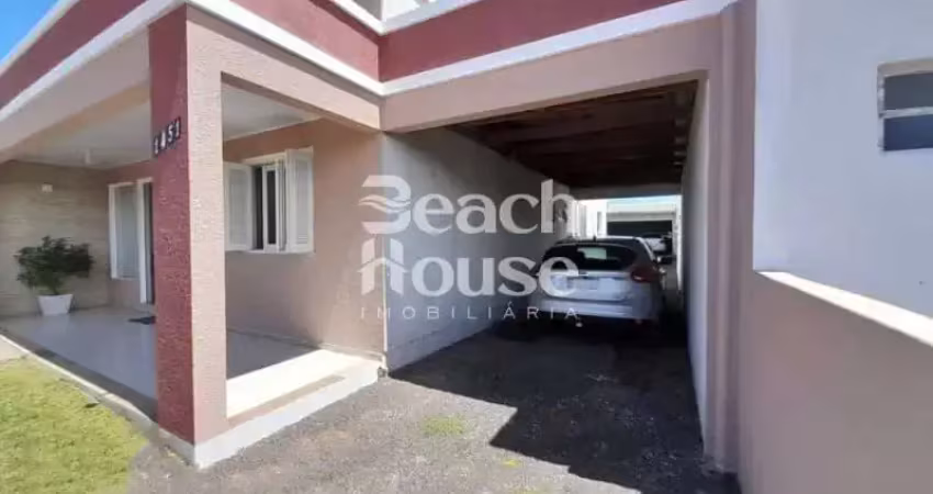 Linda casa muito bem localizada na cidade de imbé com 3 dormitórios e uma suíte !!!