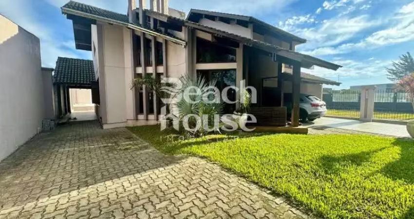 Casa dos sonhos na zona nova – 4 dormitórios (3 suítes), mobiliada, com lareira, piscina e 2 vagas !!!