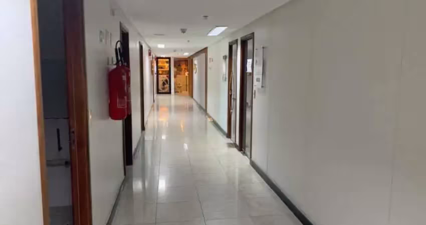 Sala comercial locação no hospital da bahia na pituba salvador-ba: 2 salas juntas, 2 banheiros, 2 vagas  60m² de área r$ 7.000,00 só aluguel + as txs