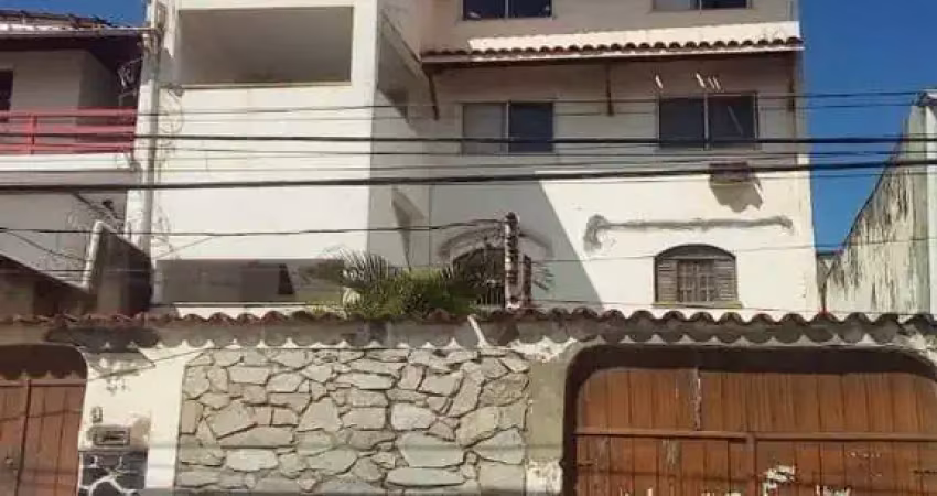 Prédio a venda na boca do rio 3 apts. 3/4, sala, cozinha, banheiro, 10m x 20m = 200m2 (precisa de reforma) r$ 650.000,00 - pode aumentar 1 pavimento