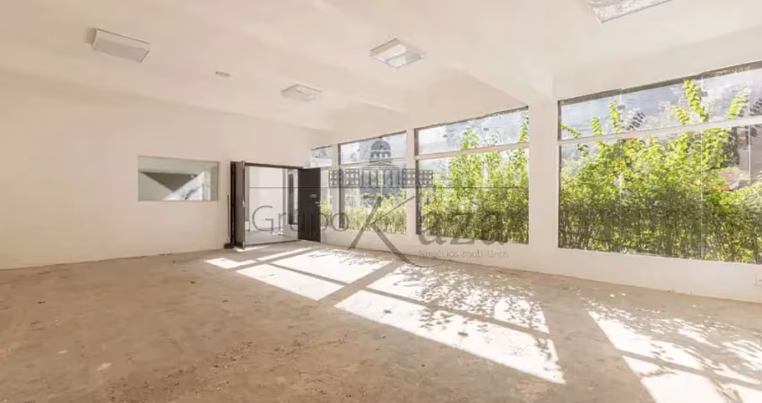 Casa comercial para alugar na Rua Henrique Schaumann, Pinheiros, São Paulo