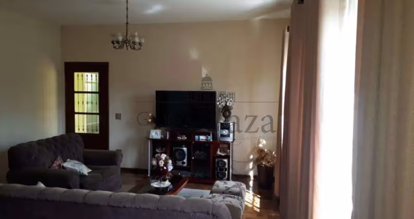 Casa com 4 quartos para alugar na Avenida Rui Barbosa, Jardim Bela Vista, São José dos Campos
