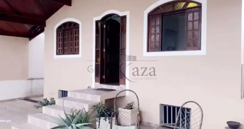 Casa no parque interlagos com 250 metros 4 dormitórios e suíte com 4 vagas de garagem.
