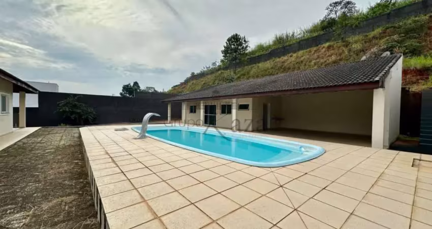 Oportunidade - casa em condomínio - terras de santa helena - residencial terras de santa helena - jacareí - 3 dormitórios - 356m².