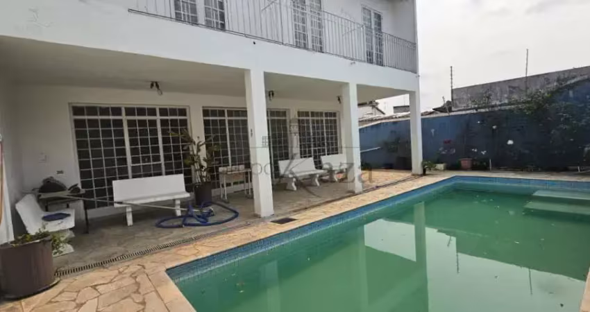 Casa com 11 quartos para alugar na Rua Dom Pedro II, Centro, Jacareí