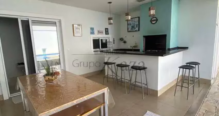 Casa térrea de esquina, condomínio santa helena, caçapava, 4 quartos e piscina com aquecimento solar