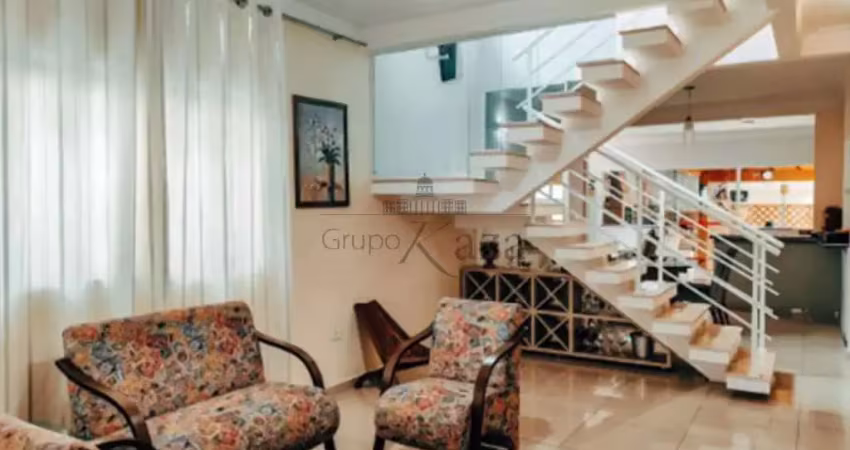 Casa sobrado - loteamento villa branca - jacareí - 3 dormitórios - 250m².