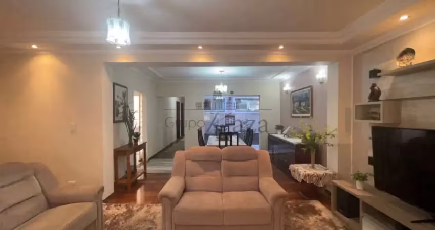 Casa com 3 quartos à venda na Rua Brasília, 56256, Jardim Marcondes, Jacareí