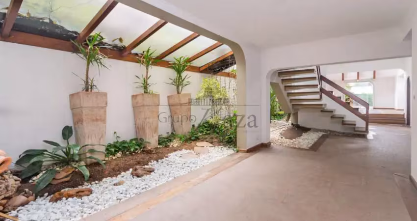 Casa com 5 quartos para alugar na Rua dos Tamanás, 532085, Alto de Pinheiros, São Paulo