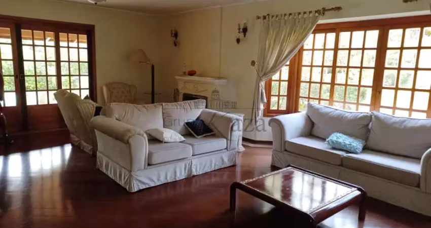Casa em condomínio - alphaville - 4 dormitórios - 392m² -  4 vagas de garagem - estuda permuta.