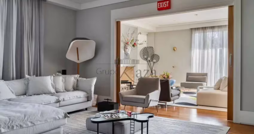 Casa com 5 quartos para alugar na Rua Janaúba, 512382, Cidade Jardim, São Paulo