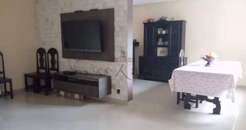 Casa com 3 quartos à venda na Rua Nazaré, Jardim Satélite, São José dos Campos