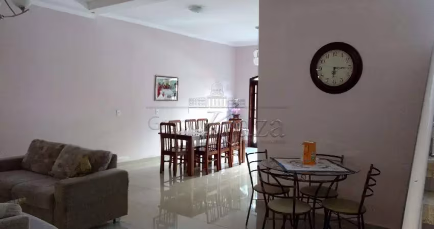 Casa- sobrado - jacareí - villa branca - 4 dormitórios - 190m².