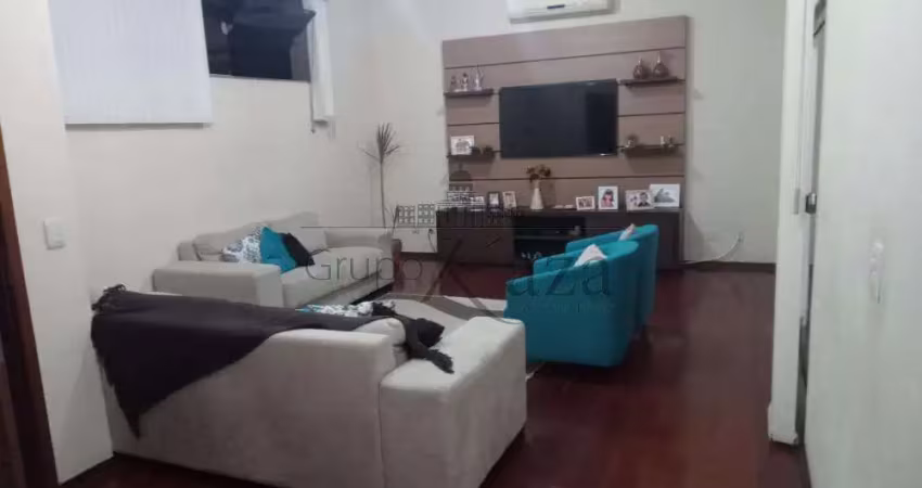 Casa com 3 quartos à venda na Rua Pedra Azul, Bosque dos Eucaliptos, São José dos Campos