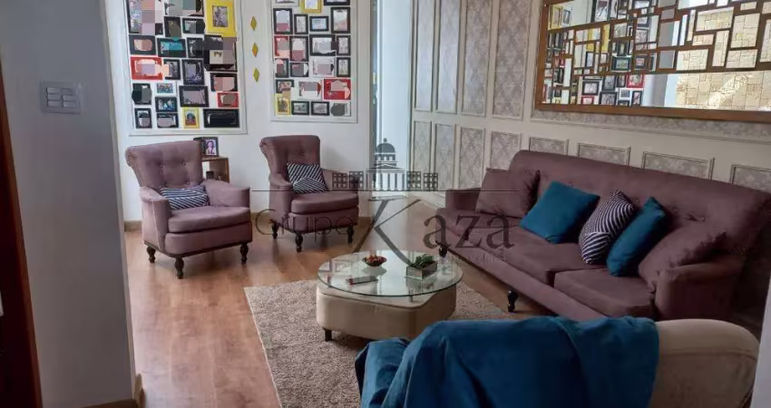 Casa sobrado  com piscina  interlagos rua sem saída e tranquila.