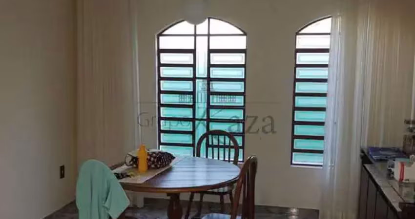Casa com 4 quartos à venda na Rua Ibiuna, Bosque dos Eucaliptos, São José dos Campos