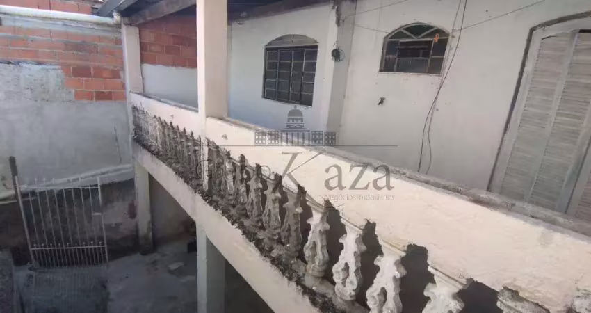 Duas casas e um ponto comercial - jardim santa inês i - excelente investimento - 250m².