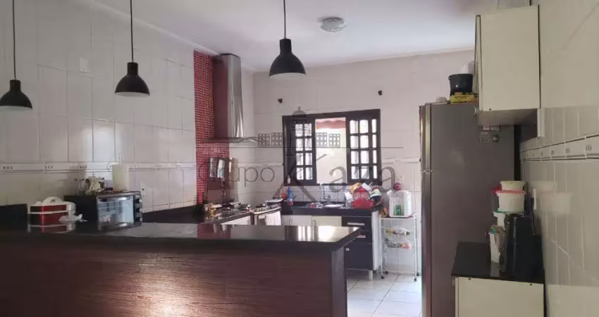 Casa com 3 quartos à venda na Rua Luiz Carlos de Lima, Residencial Armando Moreira Righi, São José dos Campos