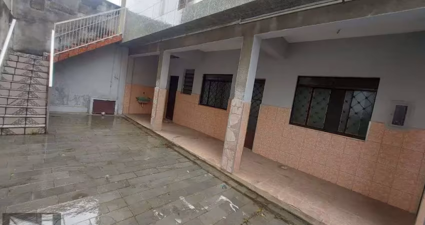 Raridade oportunidade de ouro 2 casas  de 1 quarto + terreno em baixo e terraço