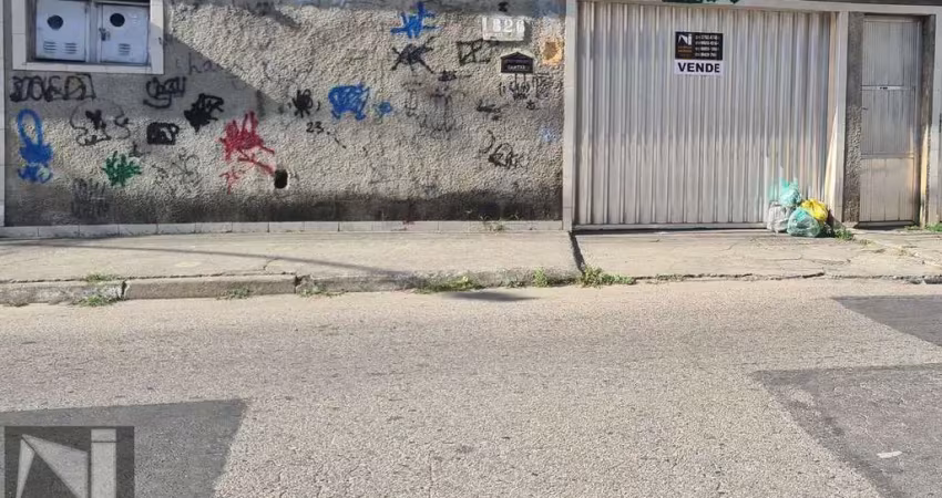 Raridade casa  de frente 2 quartos e garagem no centro  nilópolis independente