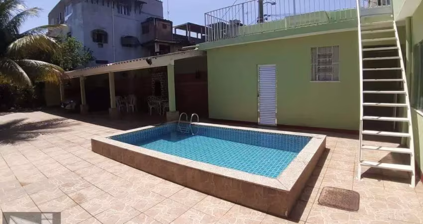 Magnifica casa térrea com piscina e garagem para 10 automóveis centro nilópolis