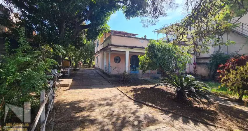 Maravilhosa  área de 1.000m²  com 2 casas totalmente documentada