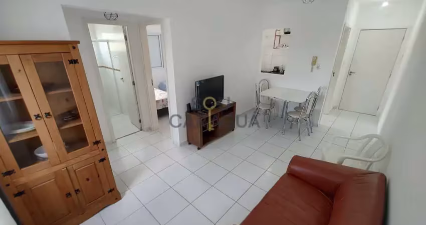 Apartamento com portaria 24hs a 700m da praia martim de sá em caraguá