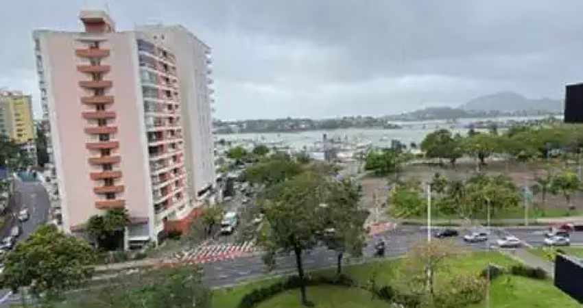 3 quartos com suíte, na praia do canto com vista para o mar.