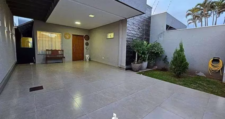 Com planejados no rita vieira 1- na entrada do bairro- 3 suítes- closet- energia solar- piscina
