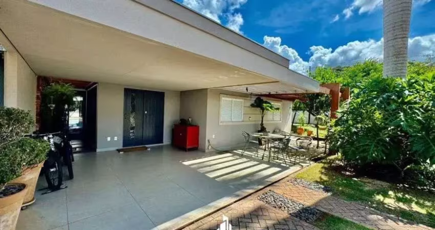 Porteira fechada- casa em condominio- energia solar - piscina aquecida- escritório - espaço gourmet