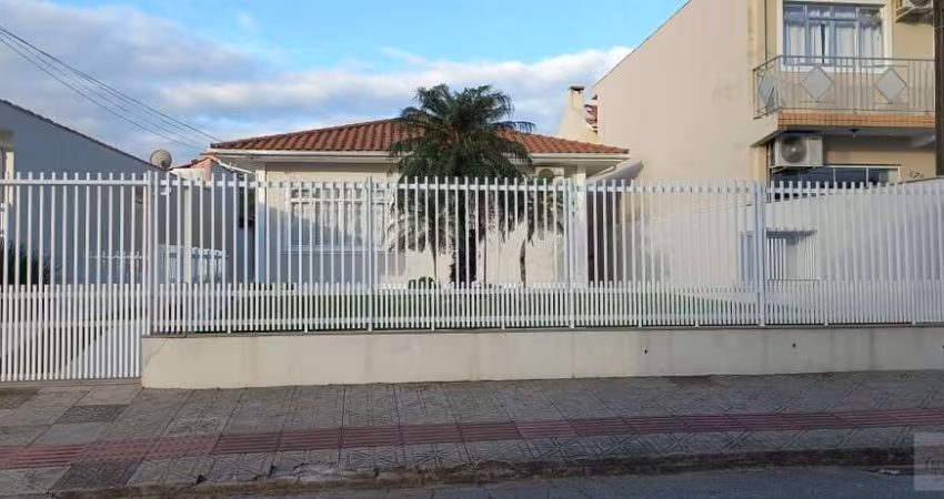 Casa em Fazenda Santo Antônio, São José/SC