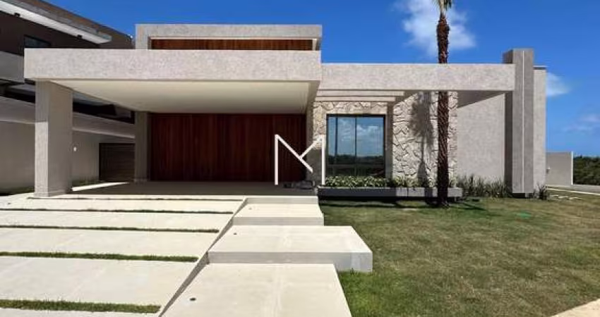 CASA EM CONDOMÍNIO FECHADO COM 4/4