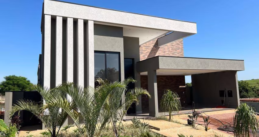 Casa no Cond Arara Azul