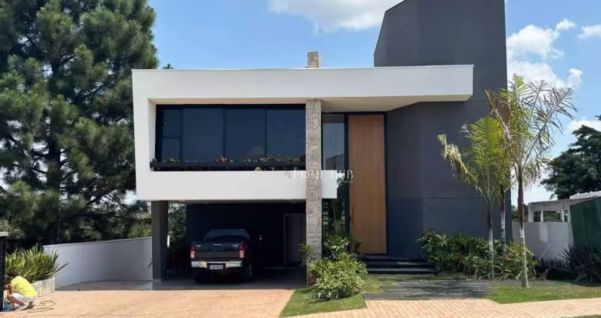 Luxuosa casa com 5 suítes e espaço gourmet em condomínio exclusivo