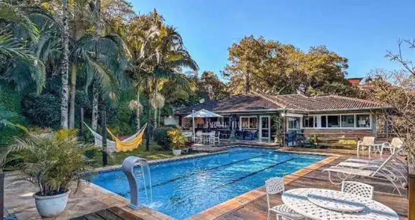 Casa de alto padrão com área gourmet e piscina privativa na granja viana