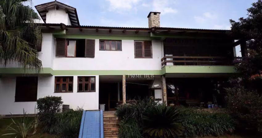 Ampla casa com área de lazer completa e paisagismo exclusivo
