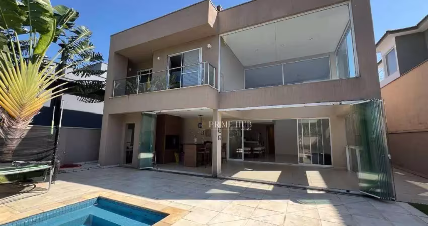 Casa com piscina aquecida e acabamentos impecáveis em condomínio fechado – alphaville