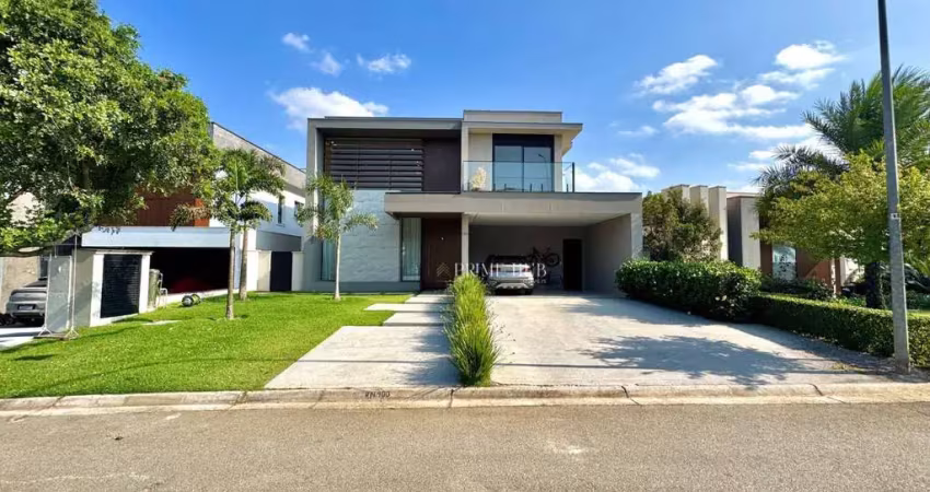 Casa de alto padrão com 4 suítes e infraestrutura completa em condomínio de luxo