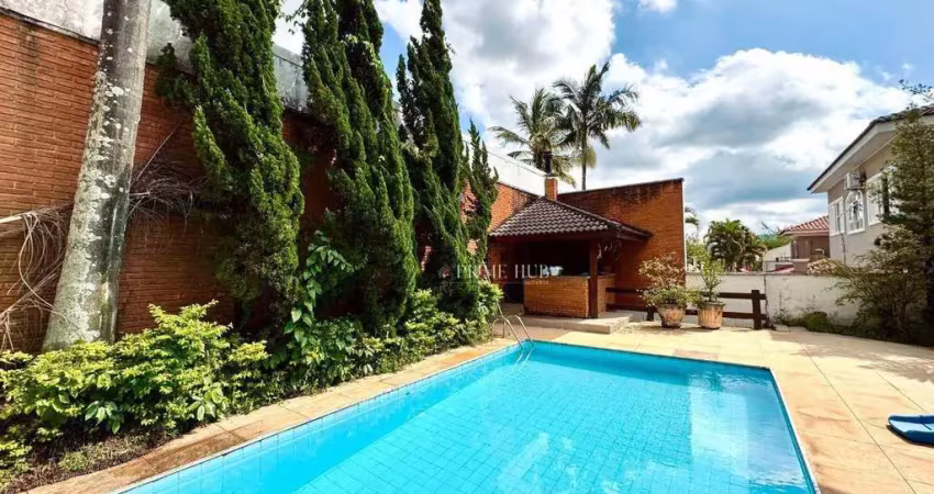 Casa ampla com piscina e churrasqueira em condomínio exclusivo – 4 suítes e espaço gourmet